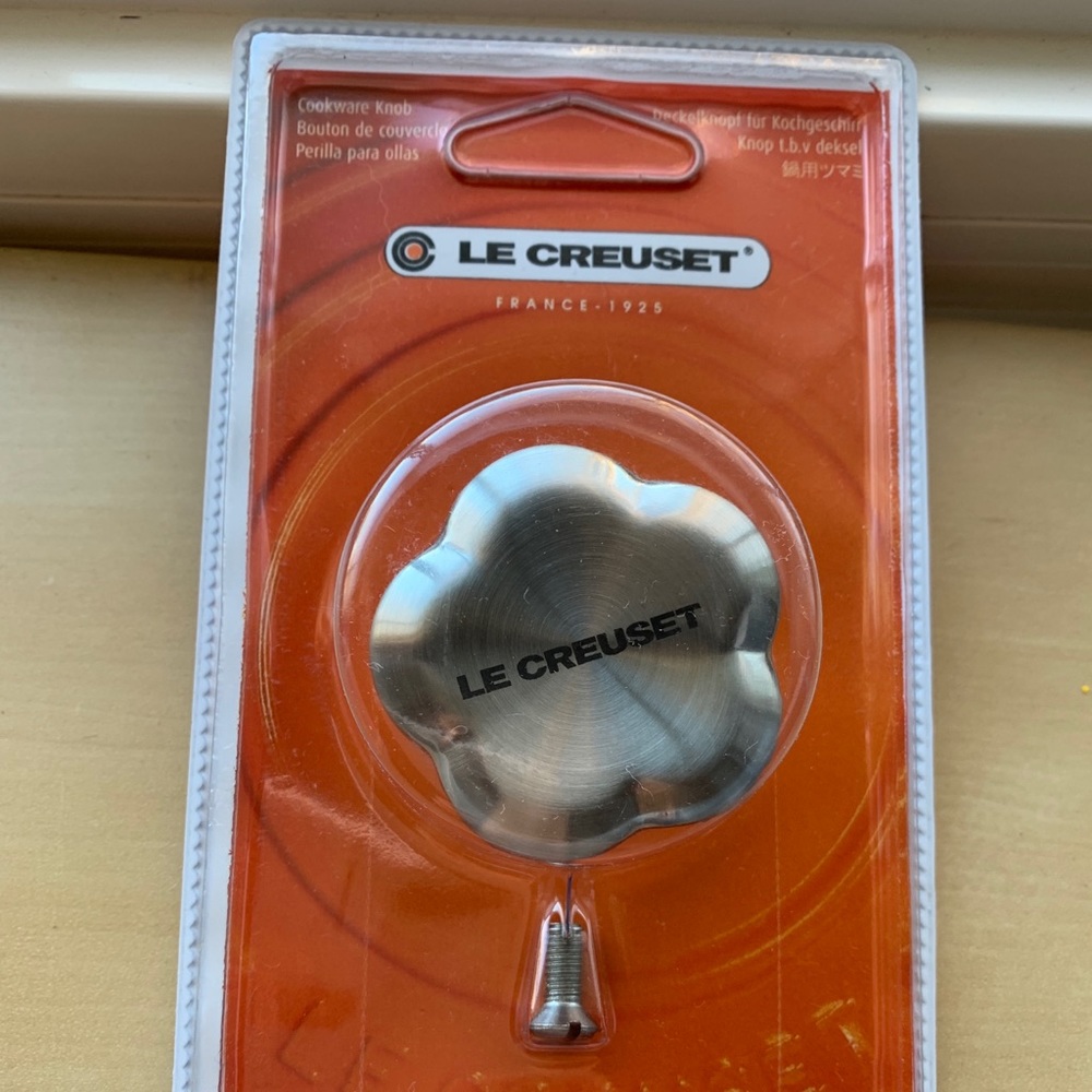 Le Creuset flower knob